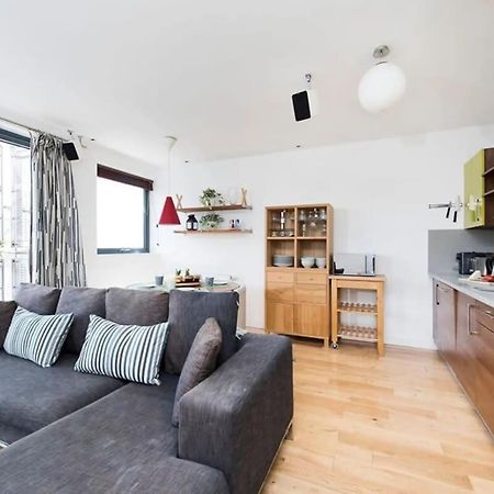 Modern 2 Bed Apartment W Balcony In London Exteriör bild