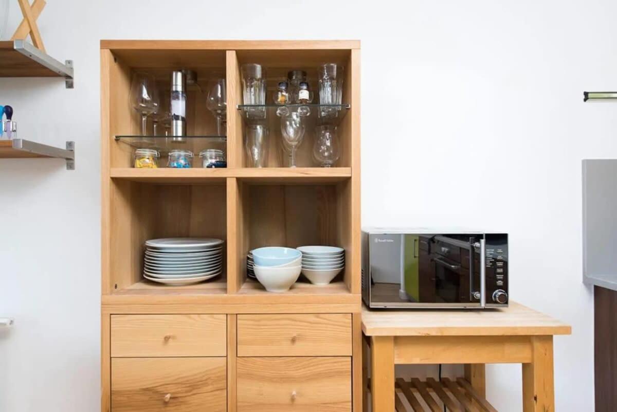 Modern 2 Bed Apartment W Balcony In London Exteriör bild