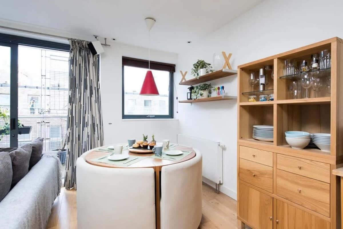 Modern 2 Bed Apartment W Balcony In London Exteriör bild
