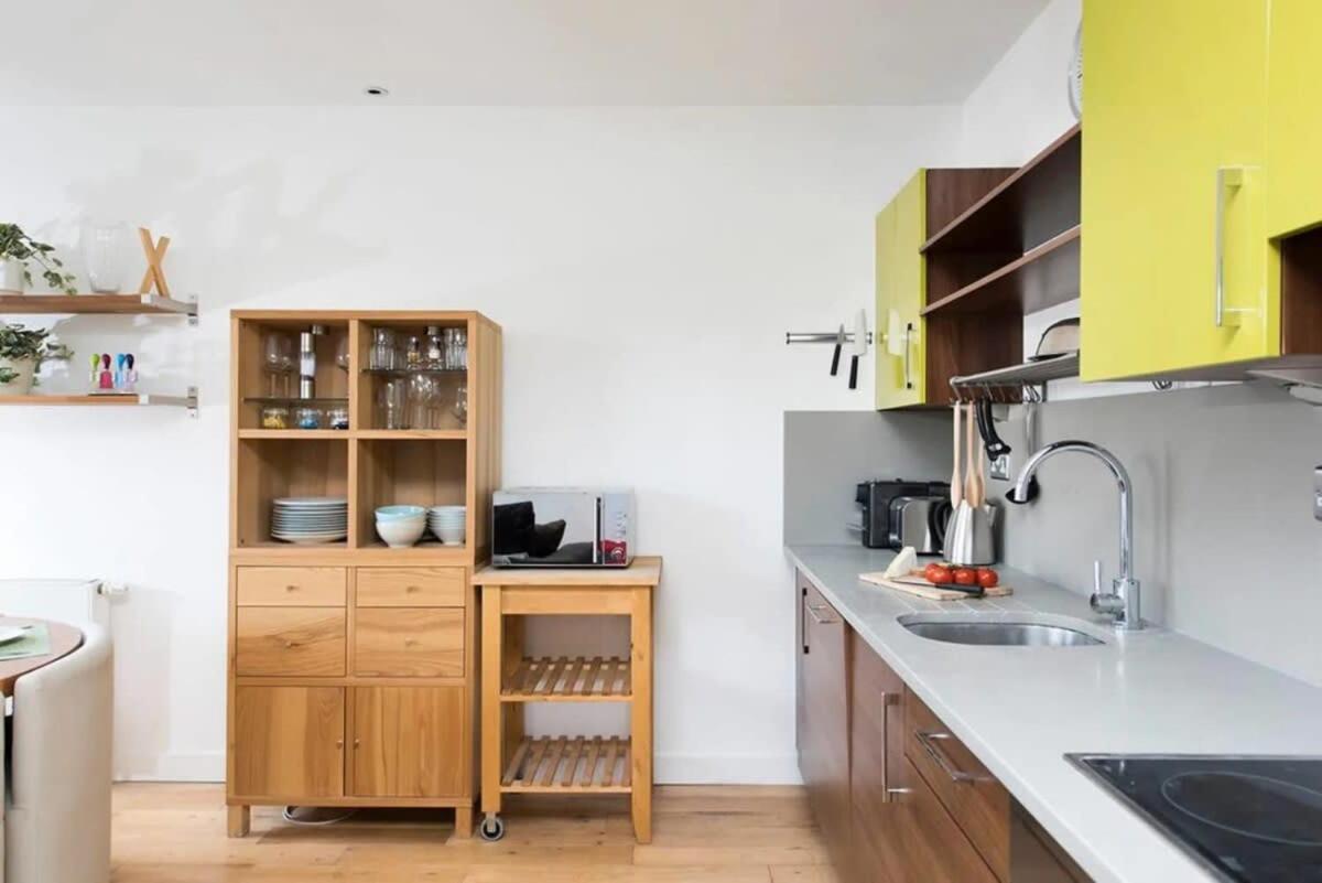 Modern 2 Bed Apartment W Balcony In London Exteriör bild